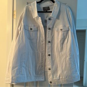 *NWT* Torrid White Jean Jacket size 6 plus size Jean jacket